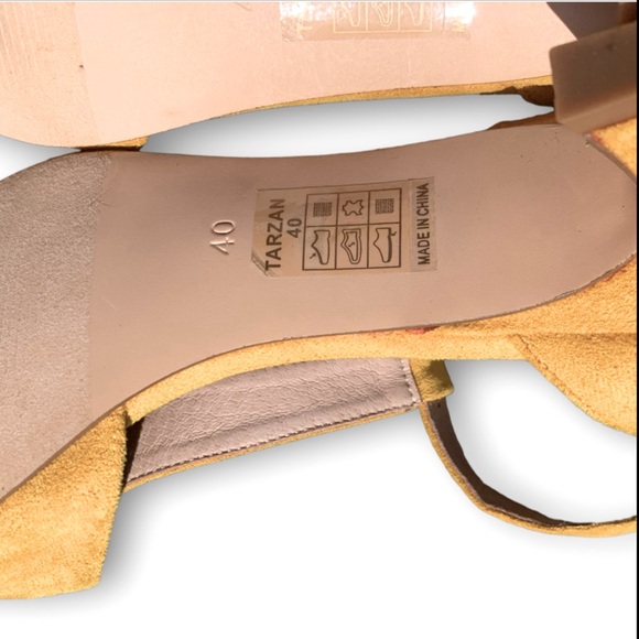 ModCloth Yellow Suede Tarzan T Strap Pointed Toe Short Heels Size 9 - Picture 7 of 9